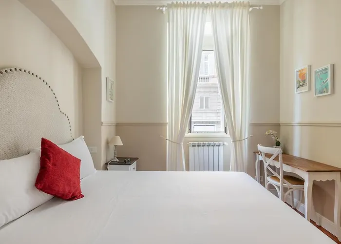 Charming With Patio A Few Steps From Colosseum * Rom