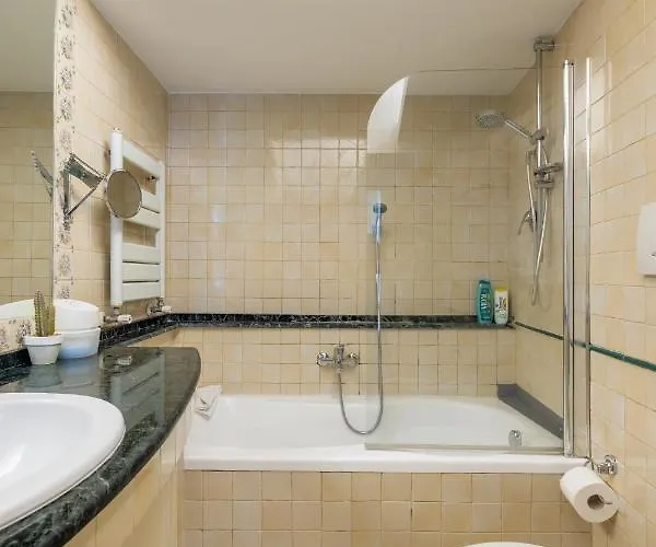 Charming With Patio A Few Steps From Colosseum Apartment *