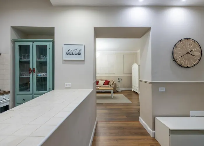 Charming With Patio A Few Steps From Colosseum Apartment *