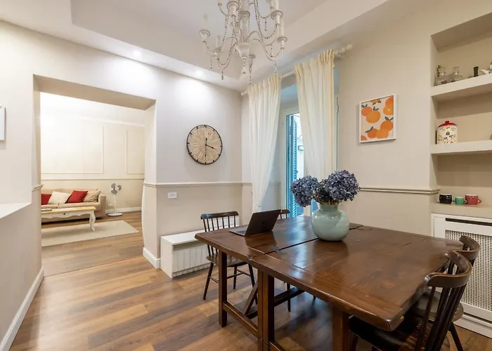 Charming With Patio A Few Steps From Colosseum Apartment