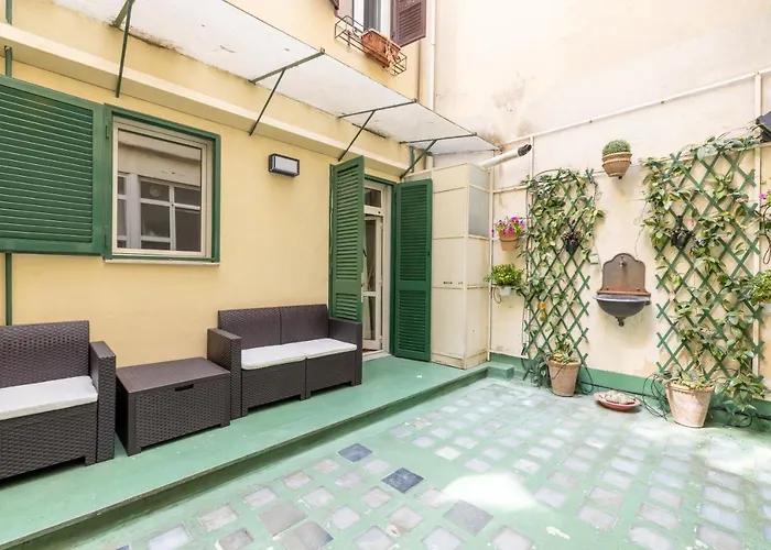 Charming With Patio A Few Steps From Colosseum Rom