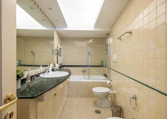 Charming With Patio A Few Steps From Colosseum *