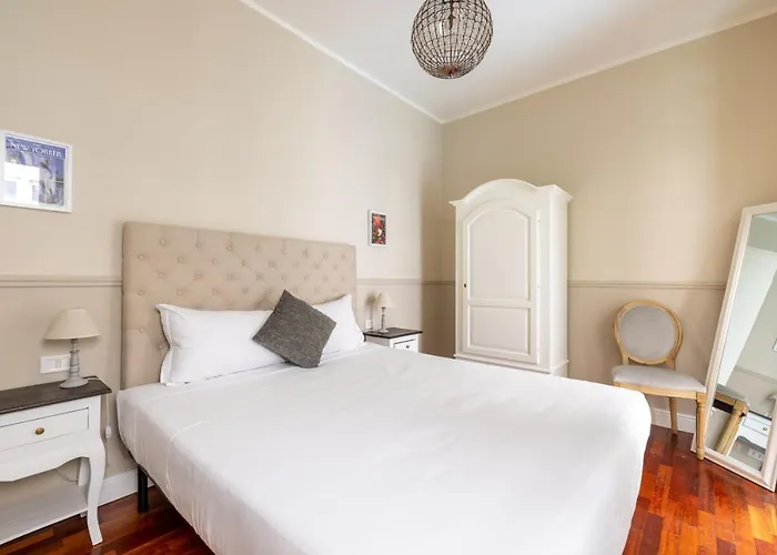 Charming With Patio A Few Steps From Colosseum Apartment *
