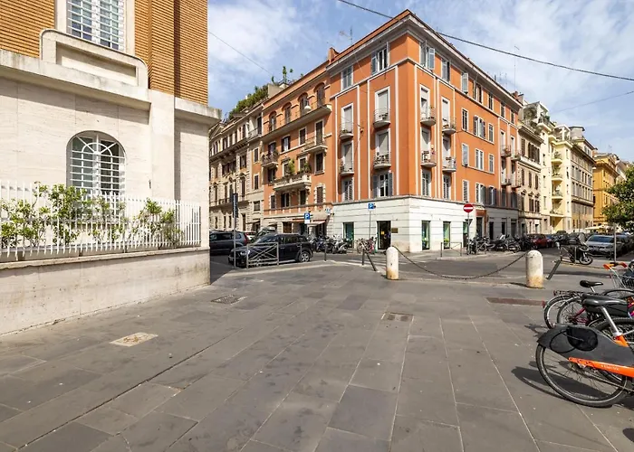 Charming With Patio A Few Steps From Colosseum Rom